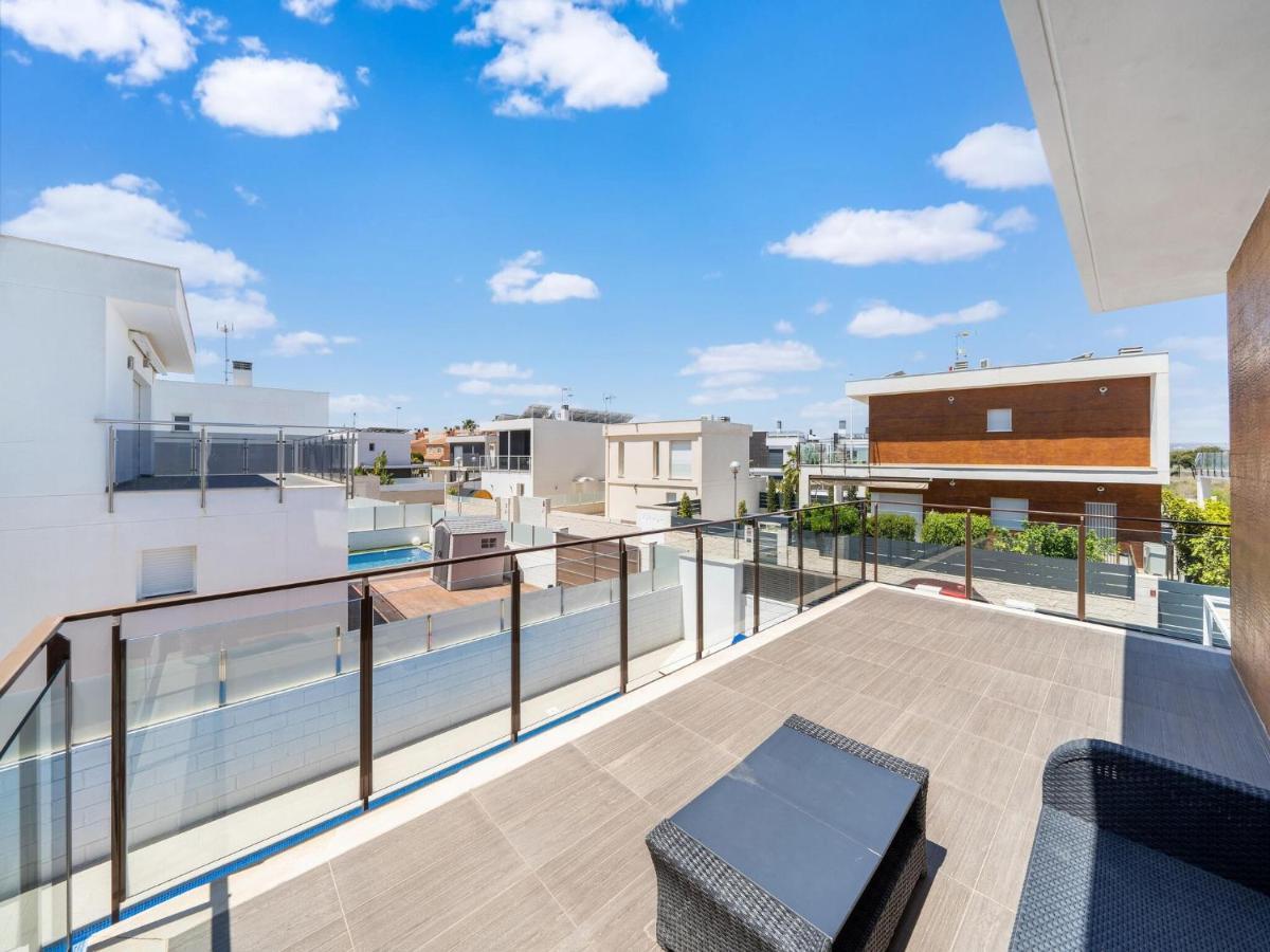 Belvilla By Oyo Villa Dara กราน อาลากันต์ ภายนอก รูปภาพ