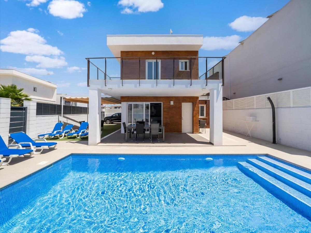 Belvilla By Oyo Villa Dara กราน อาลากันต์ ภายนอก รูปภาพ